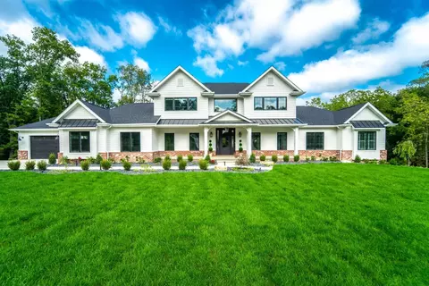 215 Glencoe Dr, Valparaiso, IN 46385 photo 1