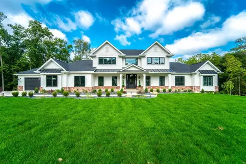 215 Glencoe Dr, Valparaiso, IN 46385 photo 2