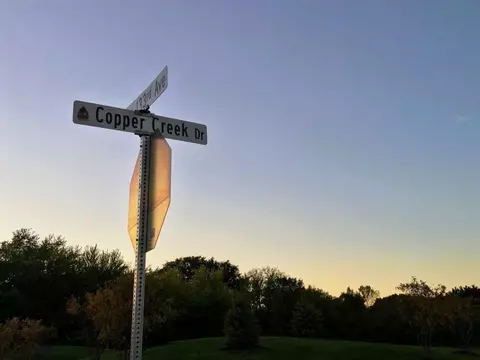 2224 Copper Creek Dr, Crown Point, IN 46307 photo 3