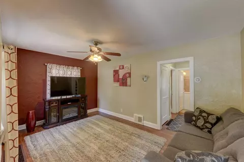 2124 Washington Cir, Munster, IN 46321 photo 4