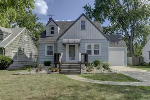 2124 Washington Cir, Munster, IN 46321 photo 1
