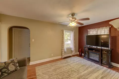 2124 Washington Cir, Munster, IN 46321 photo 3