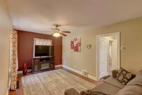 2124 Washington Cir, Munster, IN 46321 photo 5