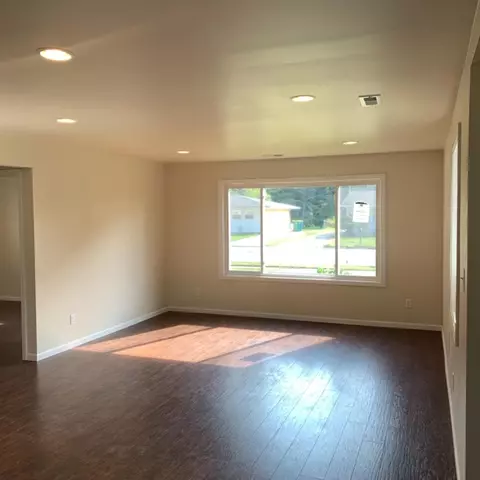 542 S Wayne St, Gary, IN 46403 photo 5