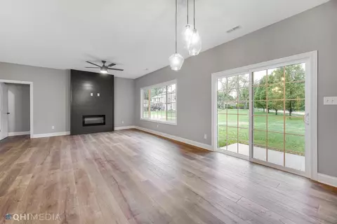 18 Levanno Dr, Crown Point, IN 46307 photo 3