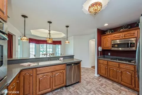 1734 Silver Hawk Dr, Crown Point, IN 46307 photo 2