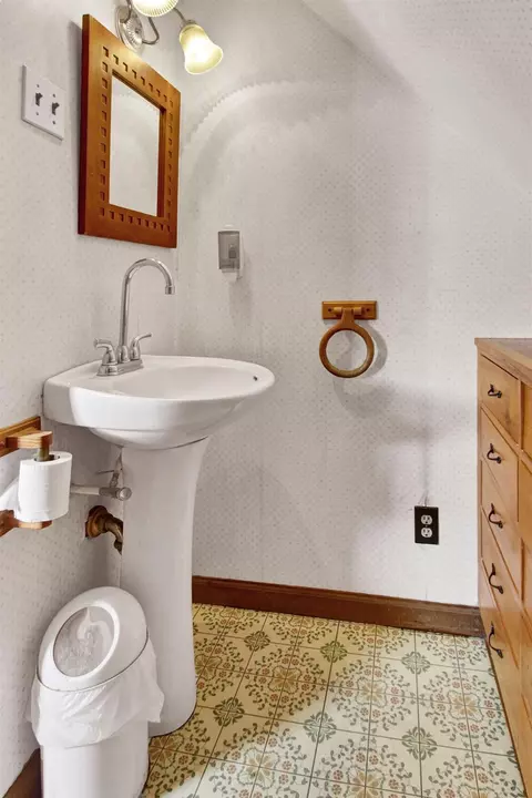 2024 Davidson Pl, Whiting, IN 46394 photo 7