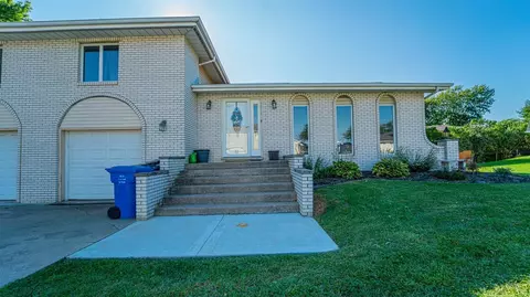 9834 Grant Pl, Crown Point, IN 46307 photo 1