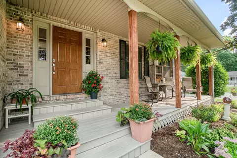 500 Cambridge Ct, Griffith, IN 46319 photo 3