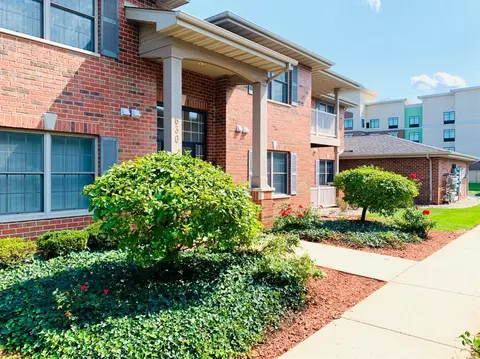630 Cambridge Ct #1B, Munster, IN 46321 photo 2