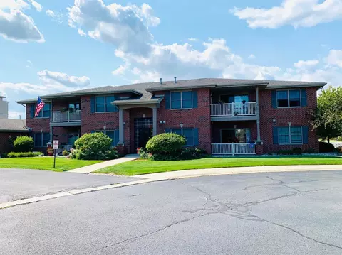630 Cambridge Ct #1B, Munster, IN 46321 photo 1