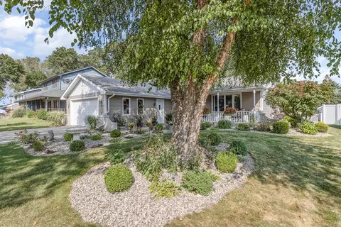611 N Rueth Dr, Griffith, IN 46319 photo 2