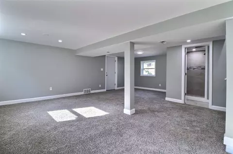 946 Whitcomb St, Gary, IN 46404 photo 5