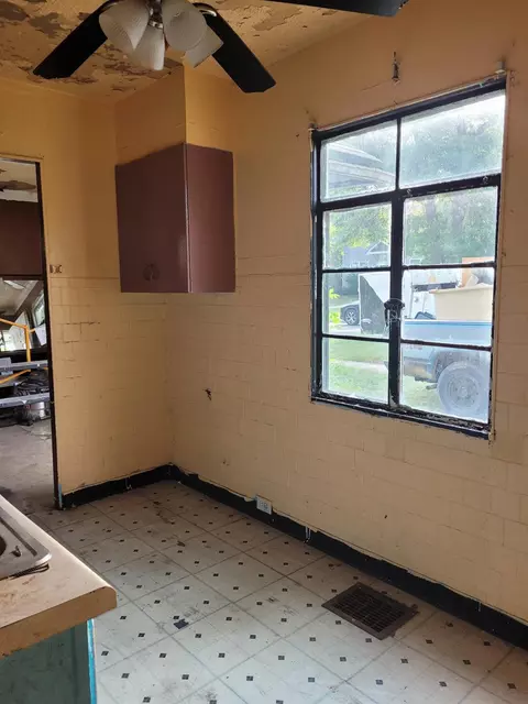 321 S Hamilton St, Gary, IN 46403 photo 5