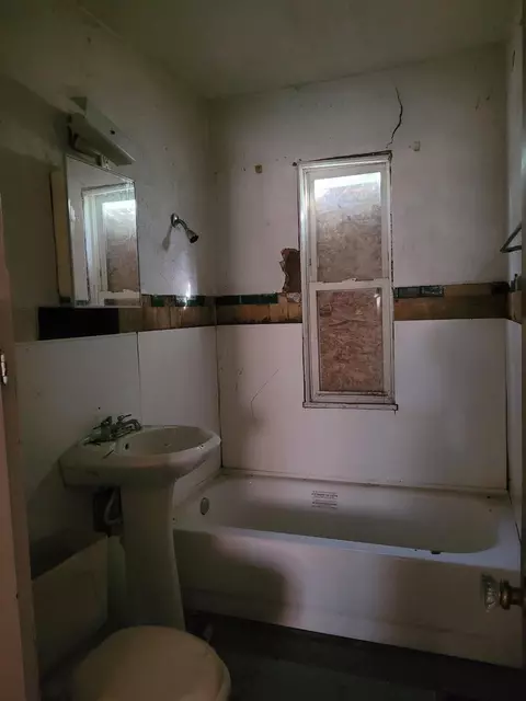 321 S Hamilton St, Gary, IN 46403 photo 9