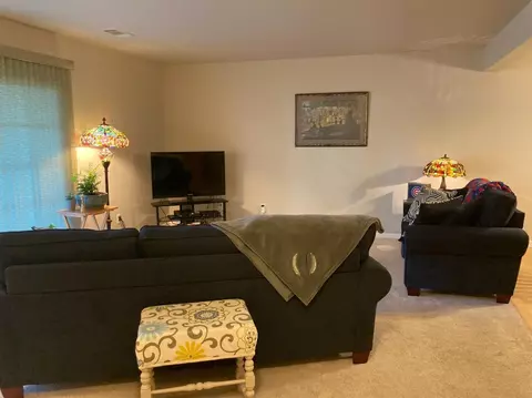 2741 Georgetowne Dr #E1, Highland, IN 46322 photo 4