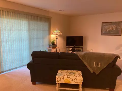2741 Georgetowne Dr #E1, Highland, IN 46322 photo 3