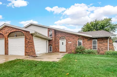 9647 Johnson Pl, Crown Point, IN 46307 photo 1