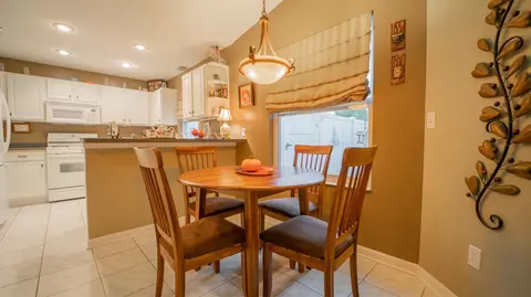 8250 Pointe Dr, Crown Point, IN 46307 photo 5