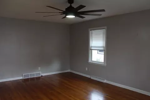 241 N Dwiggins St, Griffith, IN 46319 photo 4