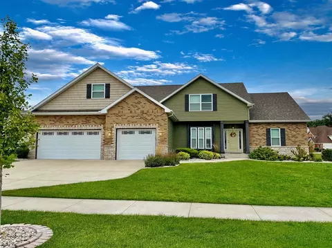 884 Huey Dr, Crown Point, IN 46307 photo 1