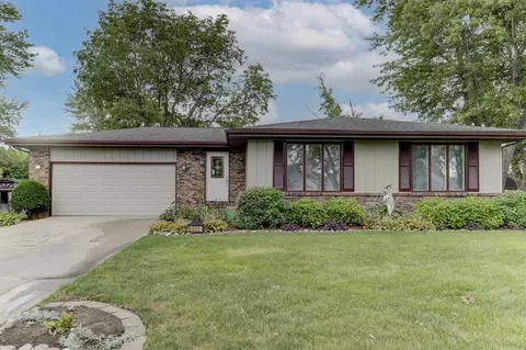 965 Apache Ct, Crown Point, IN 46307 photo 1