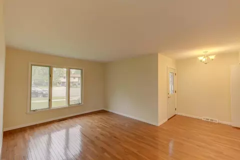 965 Apache Ct, Crown Point, IN 46307 photo 3