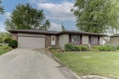 965 Apache Ct, Crown Point, IN 46307 photo 2