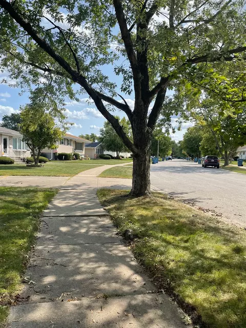 613 Jackson Ave, Dyer, IN 46311 photo 2