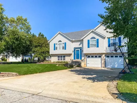 305 Pinehurst Ct, Valparaiso, IN 46383 photo 3