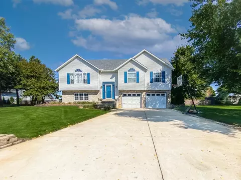 305 Pinehurst Ct, Valparaiso, IN 46383 photo 1