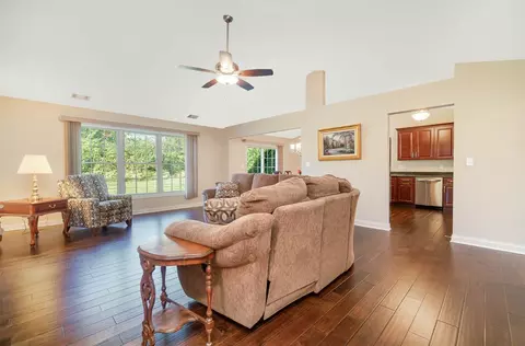 822 Veterans Ln, Crown Point, IN 46307 photo 3