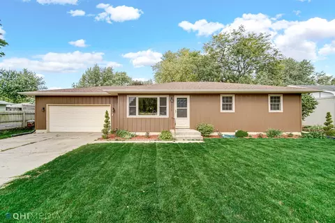 520 Mohawk Dr, Lowell, IN 46356 photo 1