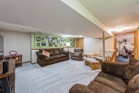 8417 Parrish Pl, Highland, IN 46322 photo 12