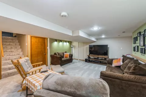 8417 Parrish Pl, Highland, IN 46322 photo 11