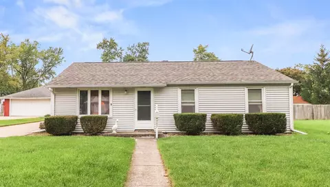 307 Maple Ln, Crown Point, IN 46307 photo 1