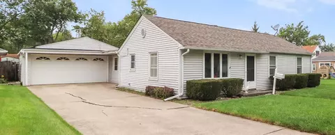 307 Maple Ln, Crown Point, IN 46307 photo 2