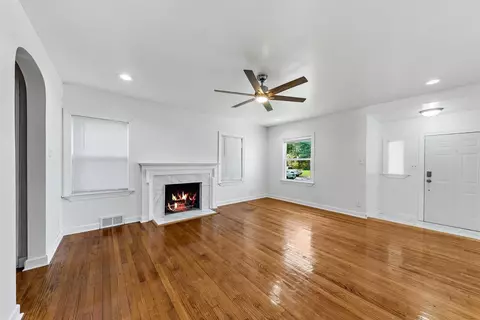 525 Taft Pl, Gary, IN 46404 photo 4