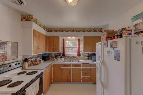 1524 N Broad St, Griffith, IN 46319 photo 4