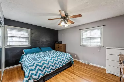 952 N Wheeler St, Griffith, IN 46319 photo 7