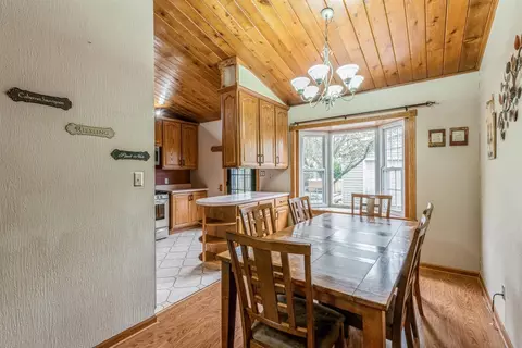 952 N Wheeler St, Griffith, IN 46319 photo 5