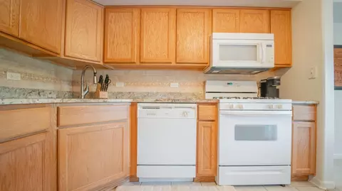 905 Swan Dr #1-B, Dyer, IN 46311 photo 8