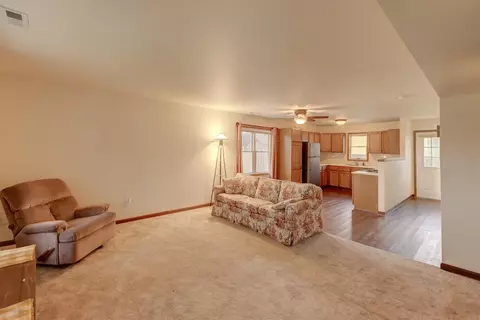 914 N Wheeler St, Griffith, IN 46319 photo 2