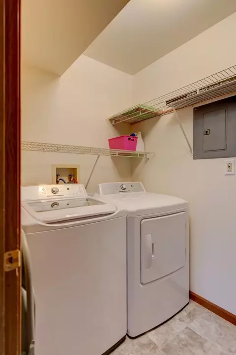 914 N Wheeler St, Griffith, IN 46319 photo 7