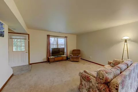 914 N Wheeler St, Griffith, IN 46319 photo 8