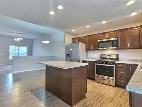 1913 Daisy St, De Motte, IN 46310 photo 2