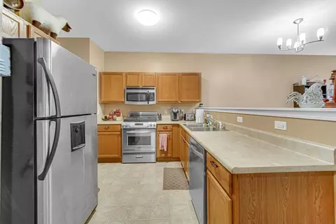 861 Flagstone Dr, Dyer, IN 46311 photo 2