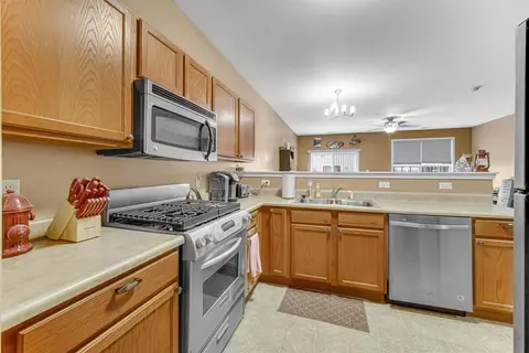 861 Flagstone Dr, Dyer, IN 46311 photo 4