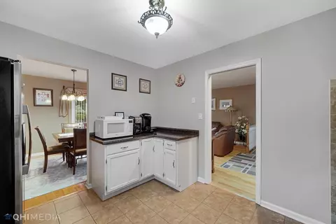 1604 Tulip Ln, Munster, IN 46321 photo 9