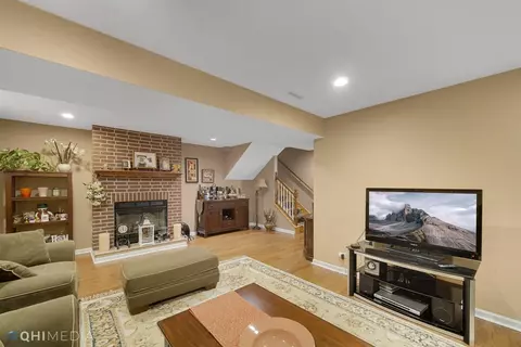 1604 Tulip Ln, Munster, IN 46321 photo 23